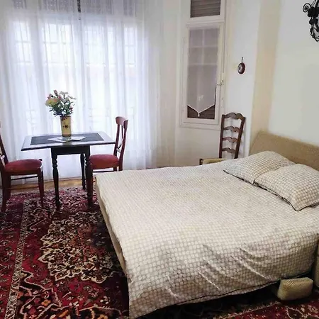 Logement Situe A 2 Pas De La